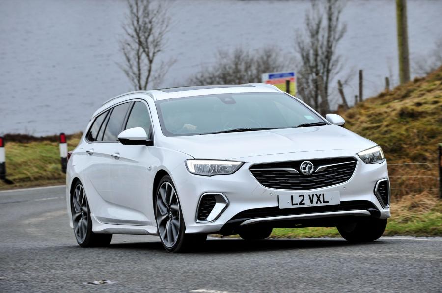  Vauxhall Insignia GSi Sports Tourer 2018 года  (фото 16 из 19)